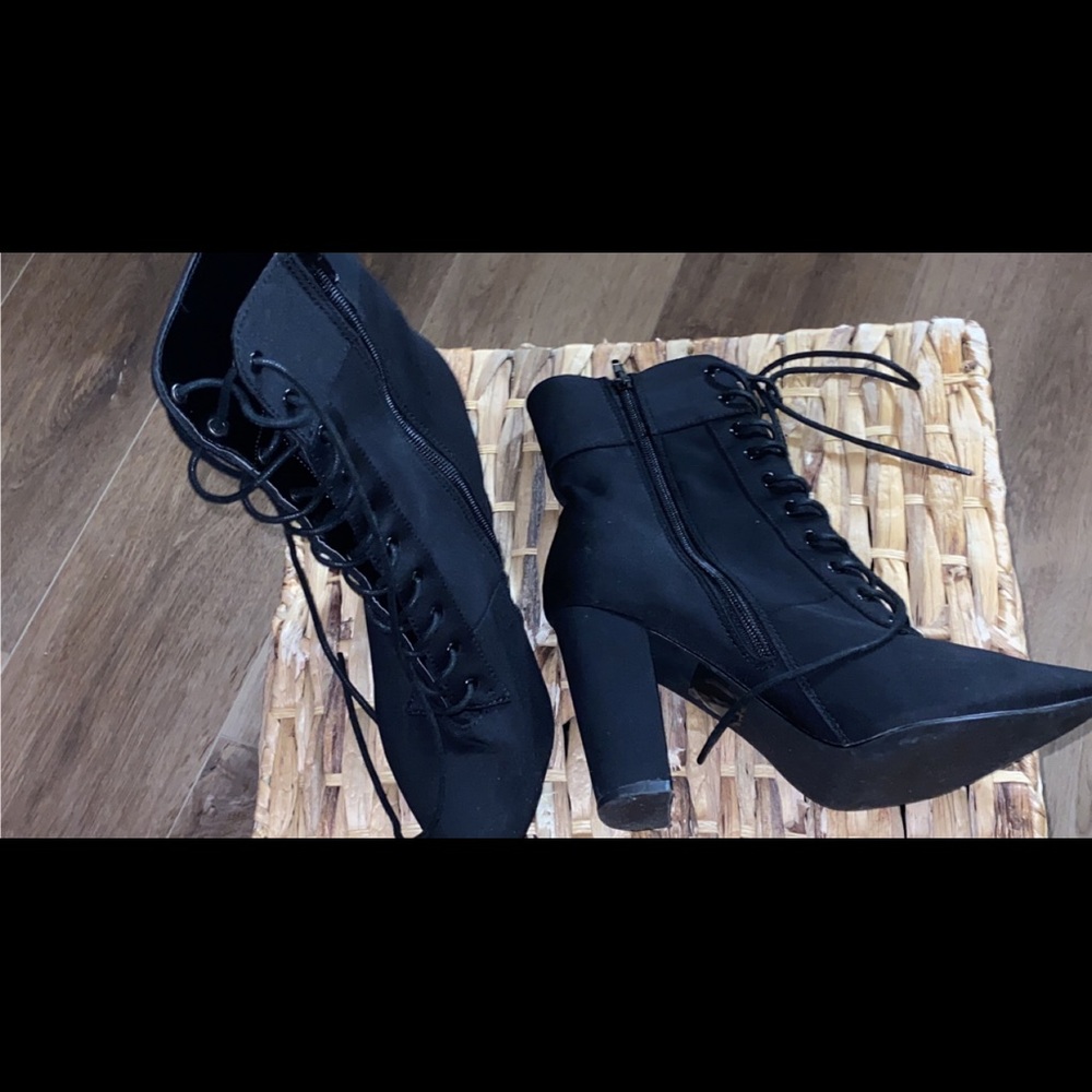 FEEL THE ATTRACTION POINTED TOE CHUNKY HEEL BOOTIE Black Size 9 - Picture 1 of 5
